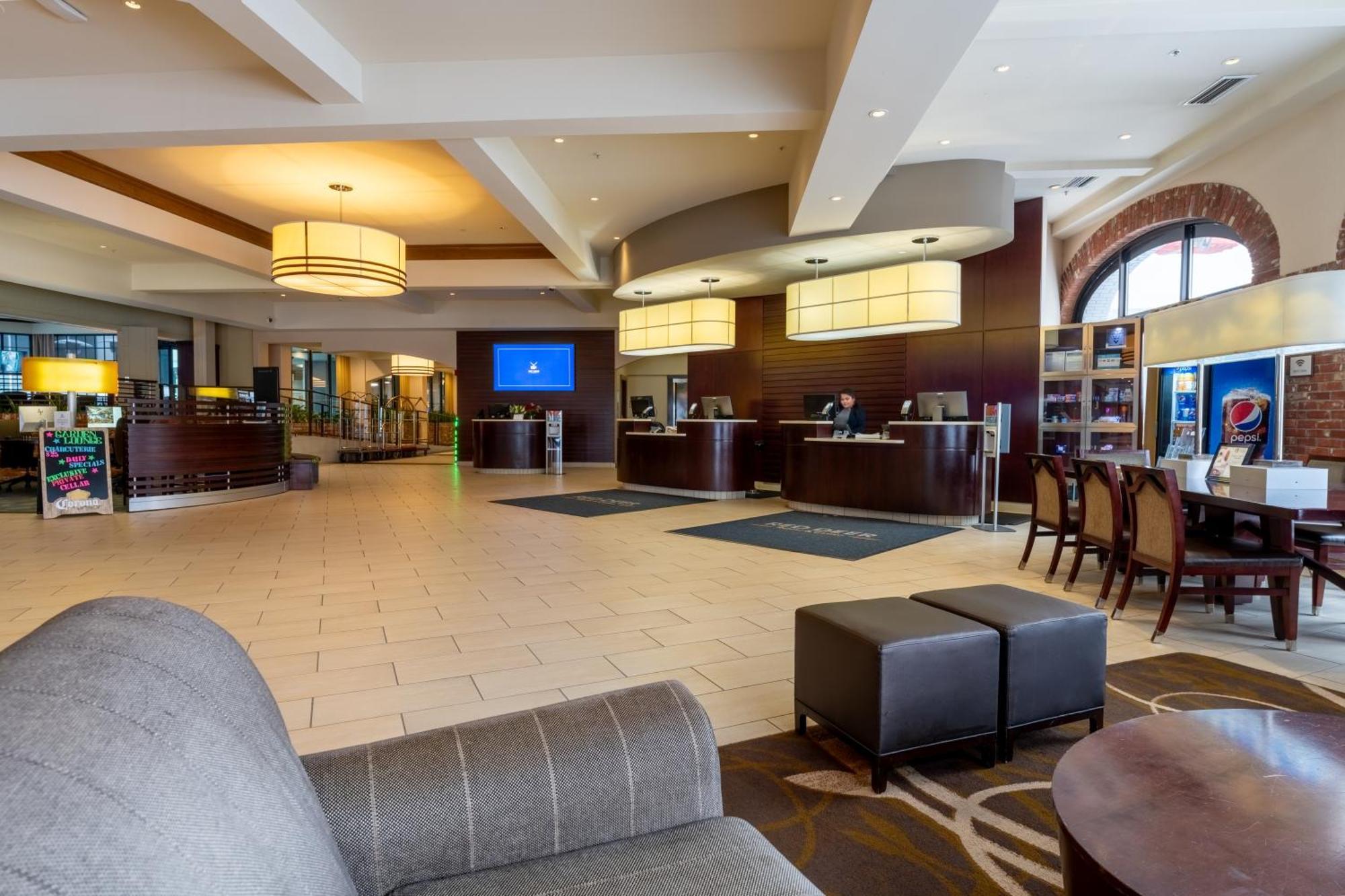 Red Deer Resort & Casino 外观 照片