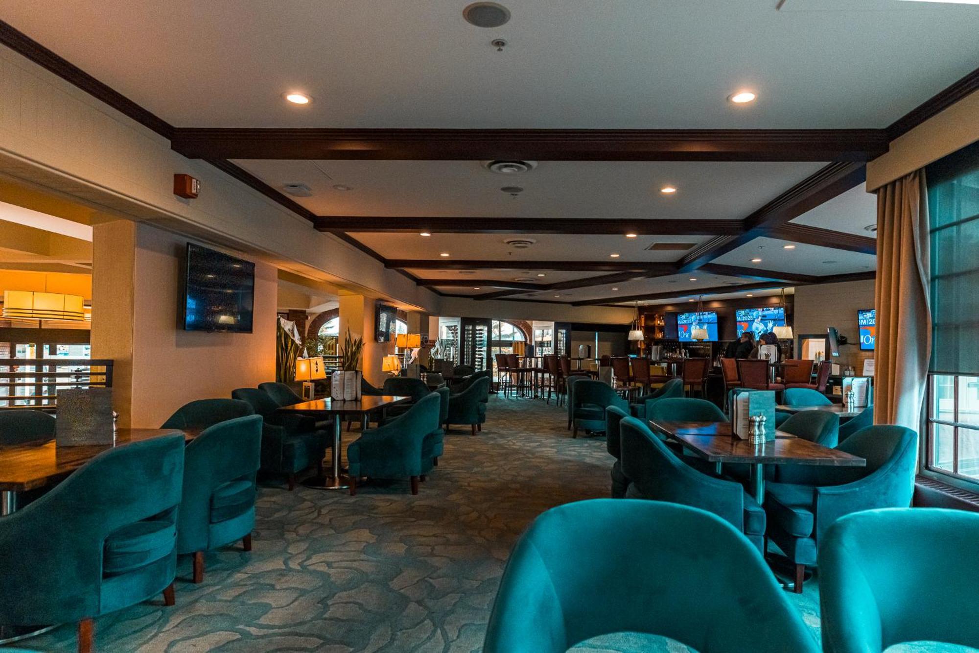 Red Deer Resort & Casino 外观 照片